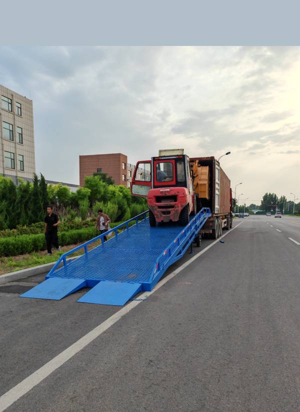 HY移動(dòng)登車(chē)橋